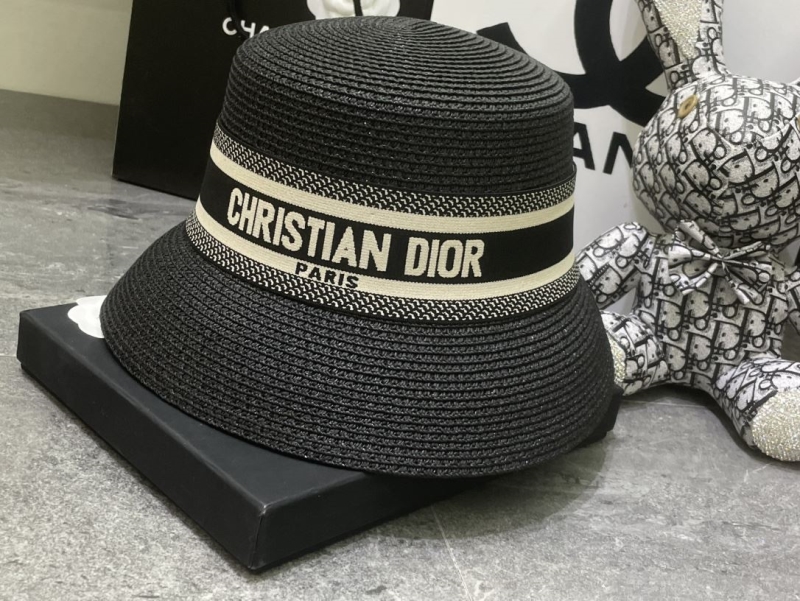 CHRISTIAN DIOR